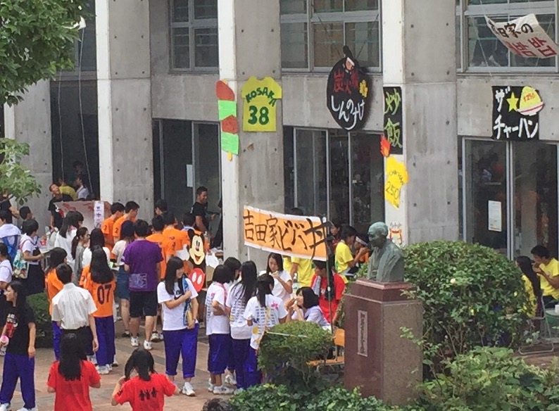 中庭（遊学庭）の模擬店