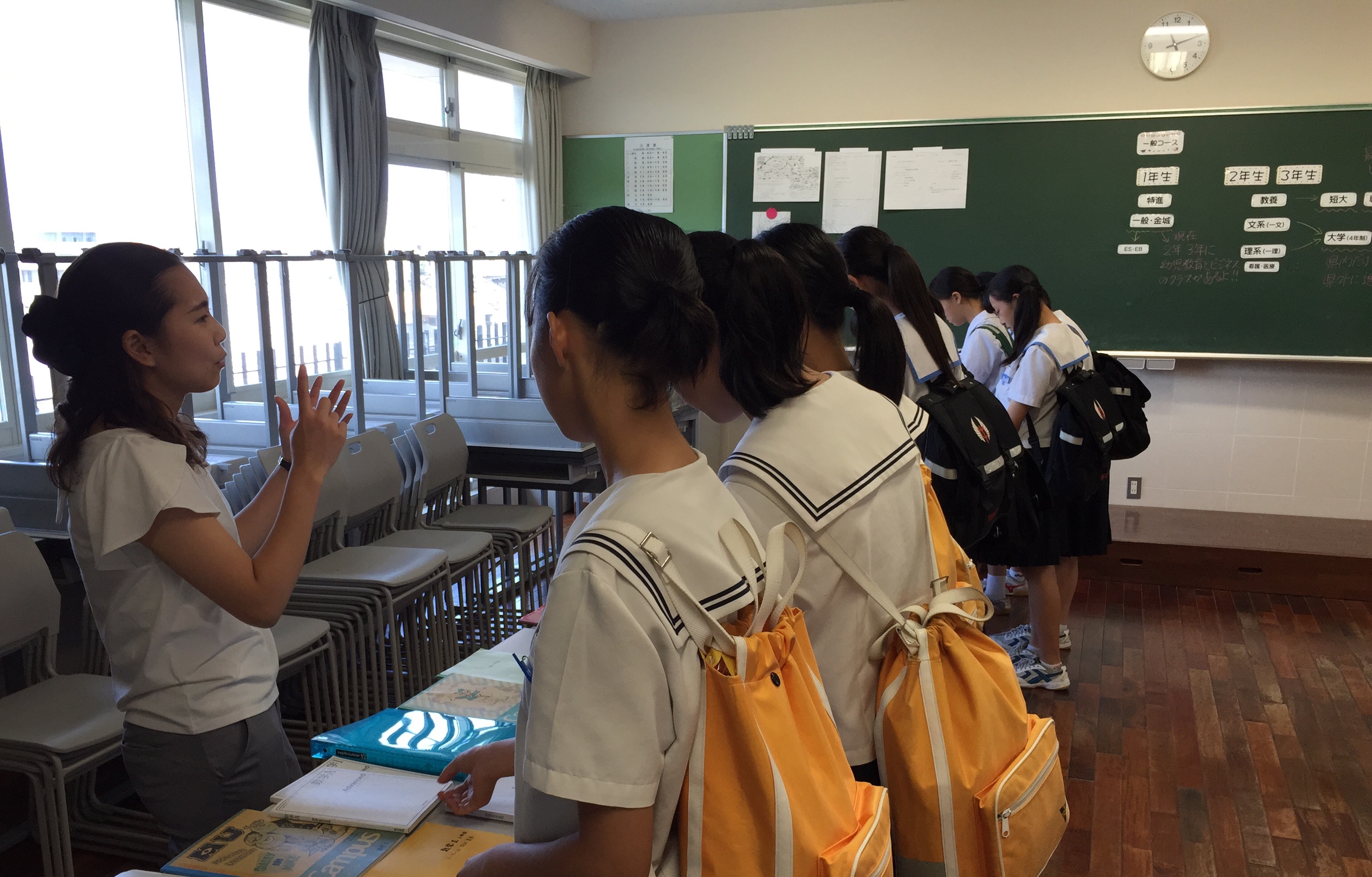 高校生が使っている教科書やノートをチェック